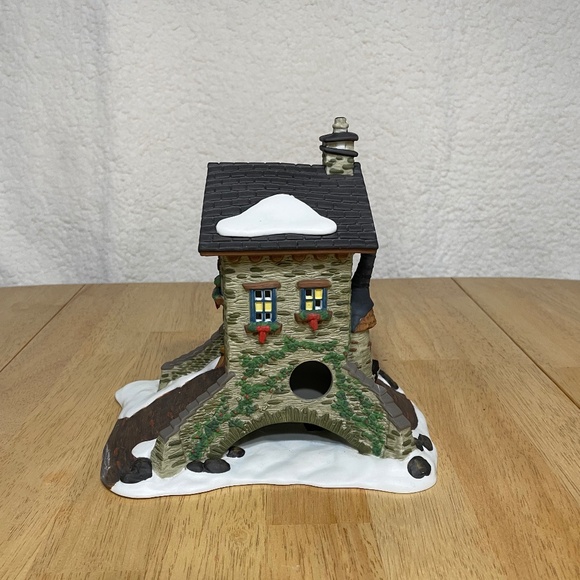 Department 56 Heritage Village Collection Dicken’s Village Series “The Maltings” - Picture 3 of 10